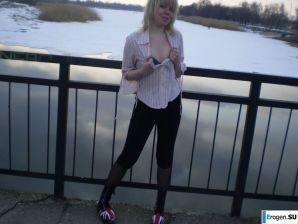 милая голая студентка кайфует. Эскиз 6