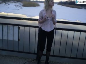 милая голая студентка кайфует. Эскиз 7