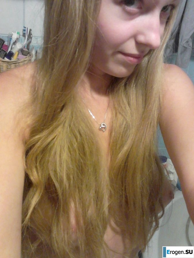 selfie in the bathroom after a shower. Photo 3