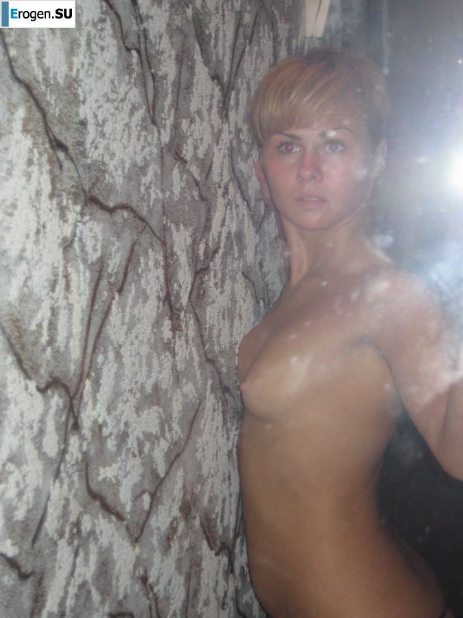 naked girl with a camera. Photo 24