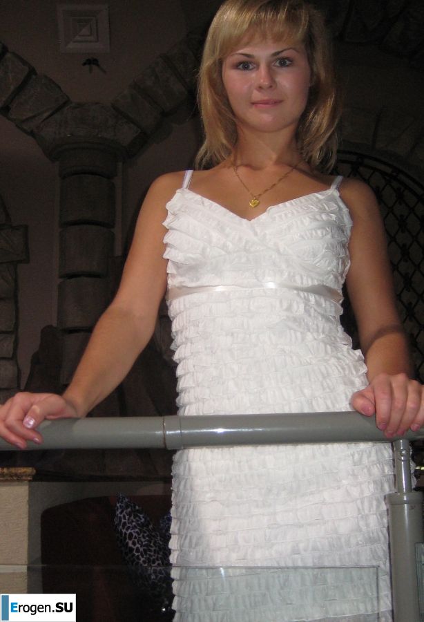 naked girl with a camera. Photo 39