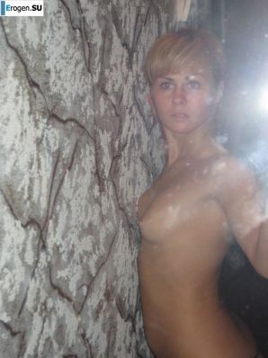 naked girl with a camera. Thumb 24