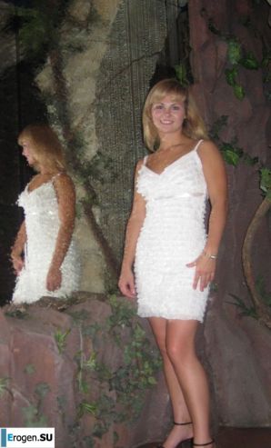 naked girl with a camera. Thumb 33