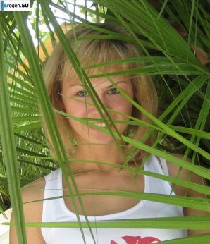 naked girl with a camera. Thumb 41