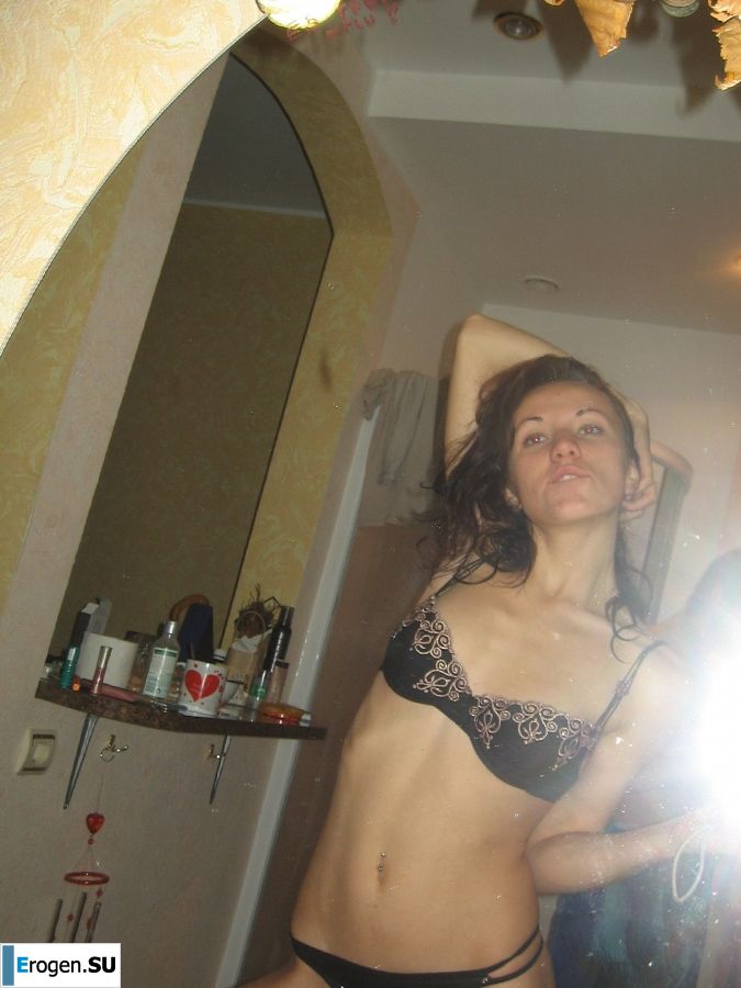 молодая пара тусуется без трусов. Фото 14