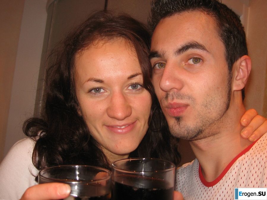 молодая пара тусуется без трусов. Фото 16