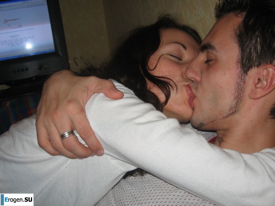 молодая пара тусуется без трусов. Фото 17