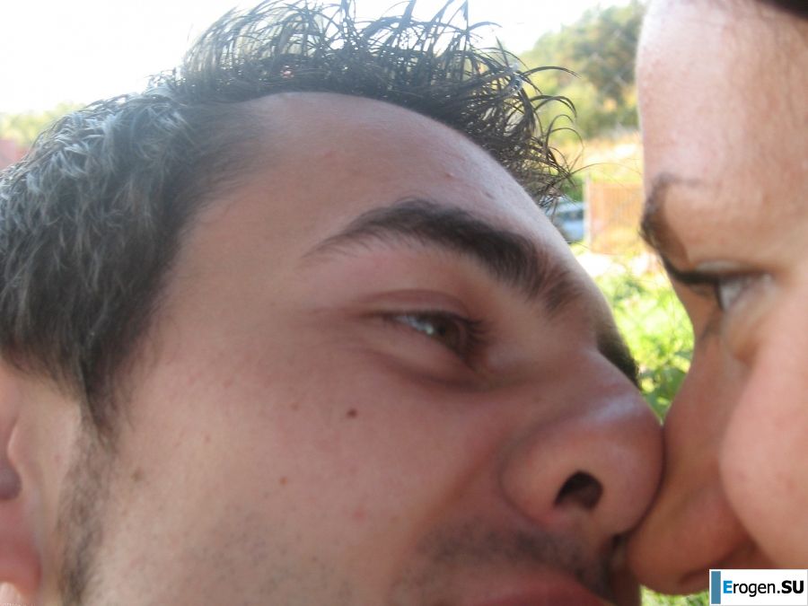 молодая пара тусуется без трусов. Фото 2