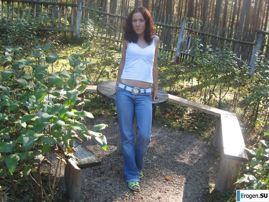 молодая пара тусуется без трусов. Фото 28