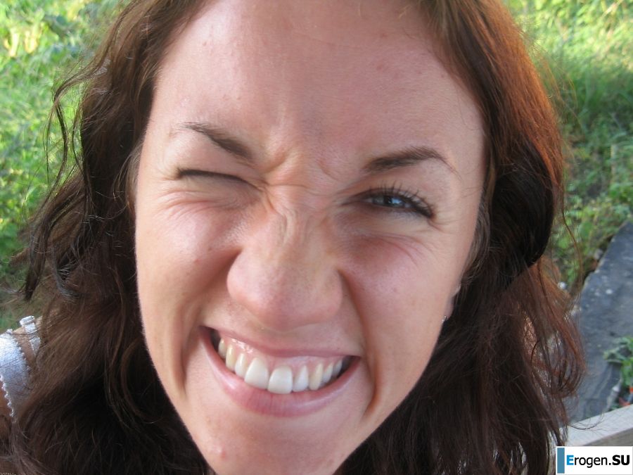 молодая пара тусуется без трусов. Фото 3