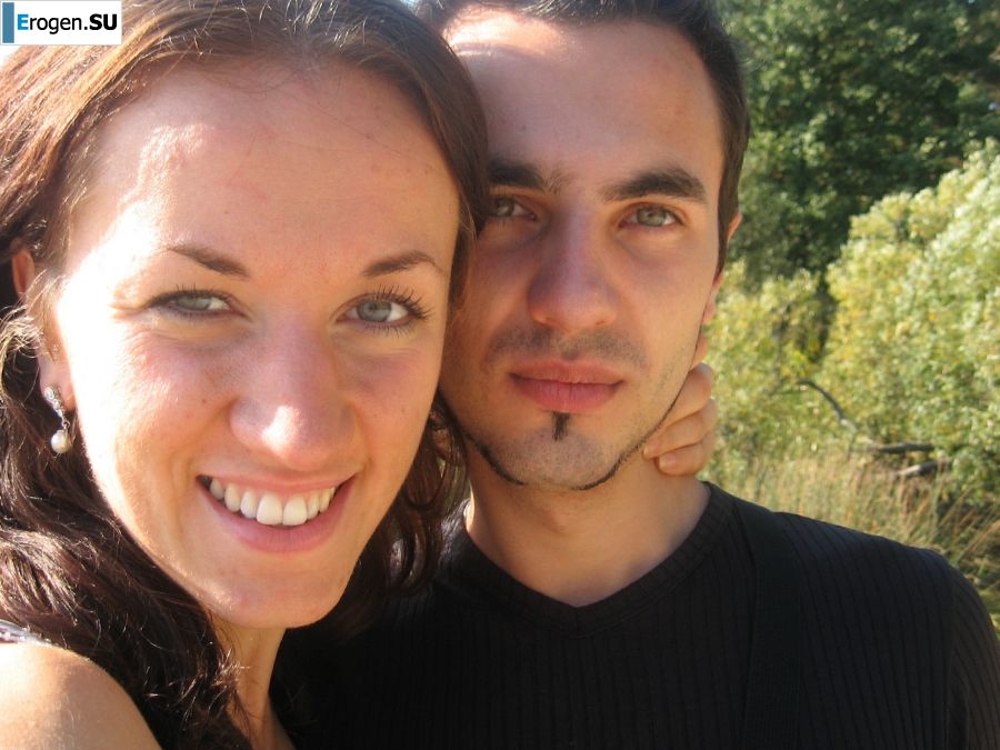 молодая пара тусуется без трусов. Фото 32