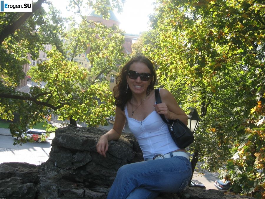 молодая пара тусуется без трусов. Фото 6