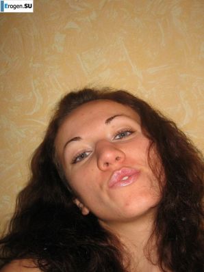 молодая пара тусуется без трусов. Эскиз 19