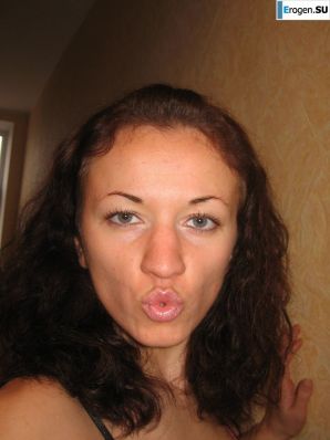 молодая пара тусуется без трусов. Эскиз 20