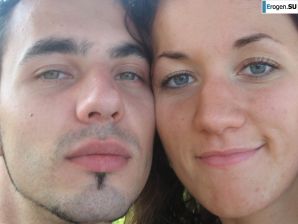 молодая пара тусуется без трусов. Эскиз 33