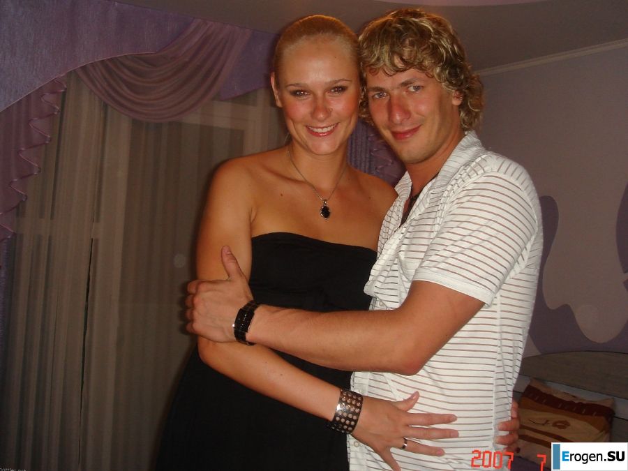 wedding and honeymoon of a blonde model. Photo 15