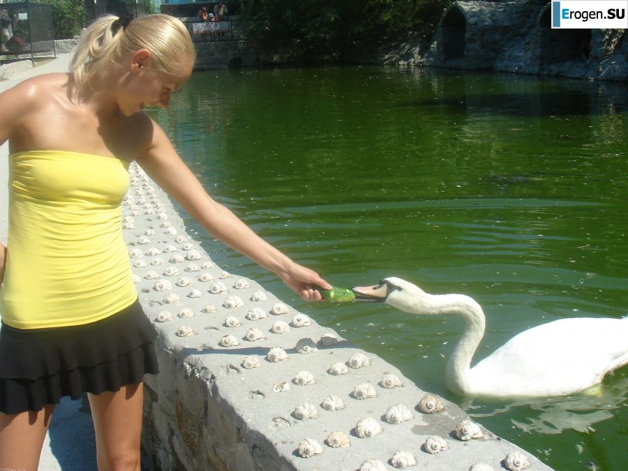 wedding and honeymoon of a blonde model. Photo 22