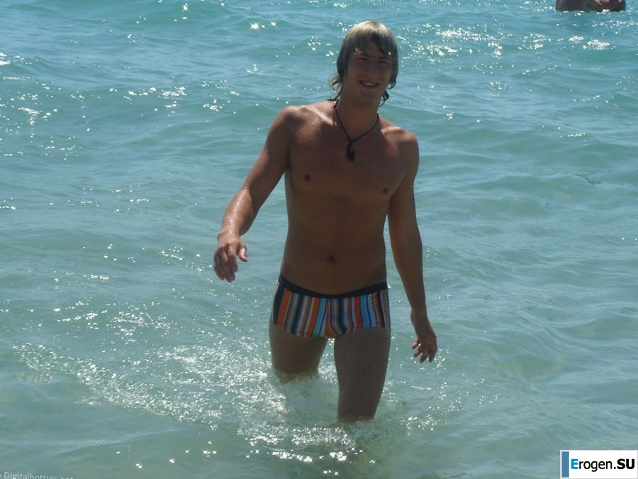 wedding and honeymoon of a blonde model. Photo 23