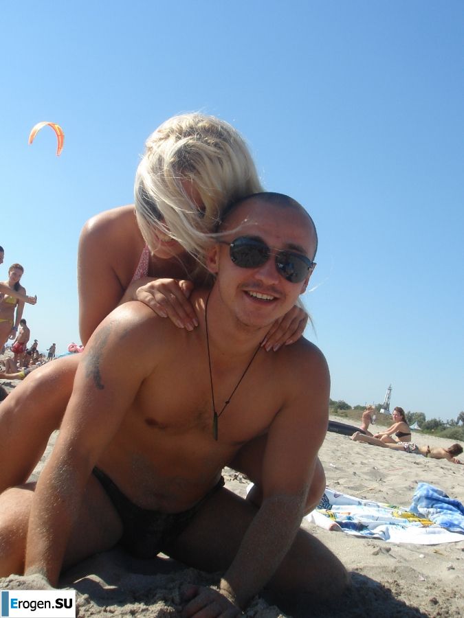 wedding and honeymoon of a blonde model. Photo 30