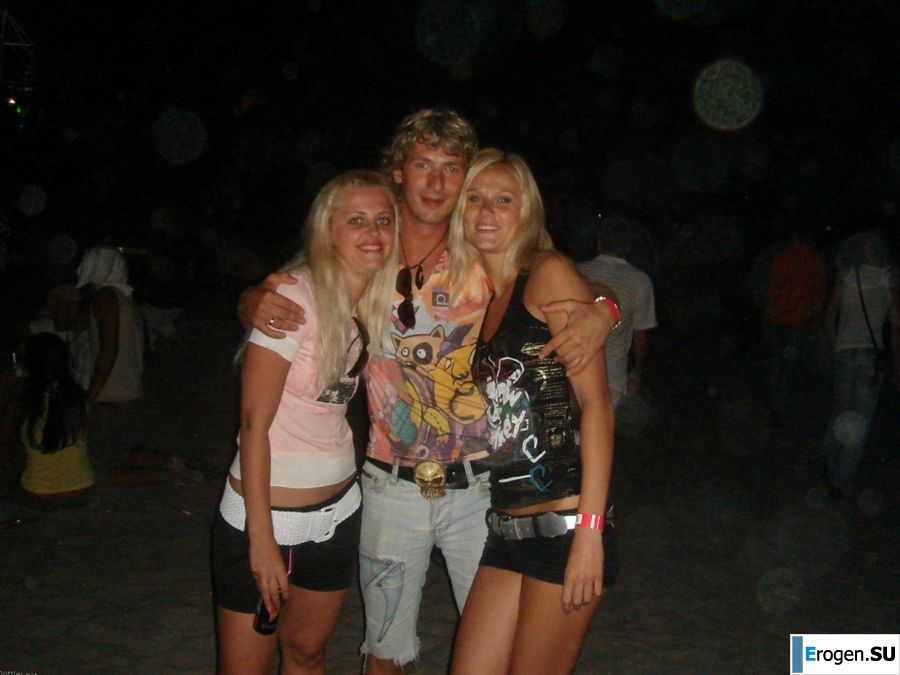 wedding and honeymoon of a blonde model. Photo 35