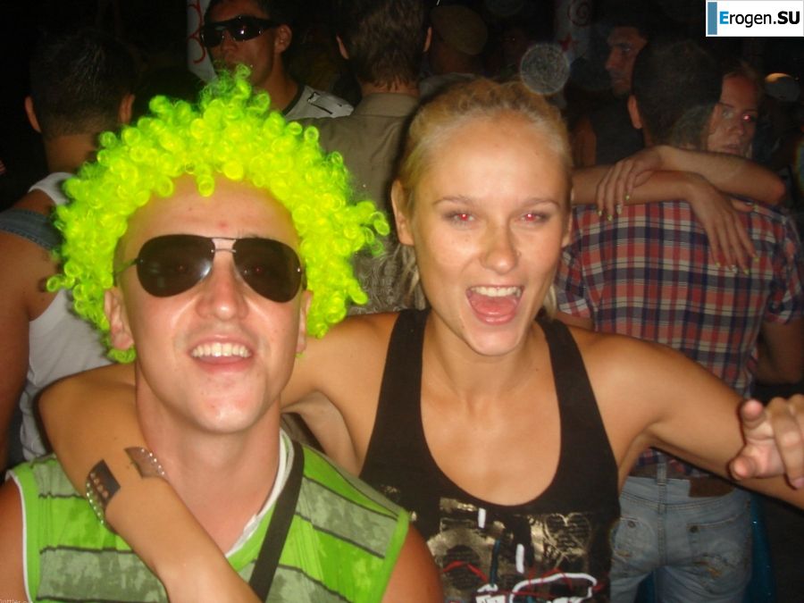 wedding and honeymoon of a blonde model. Photo 37