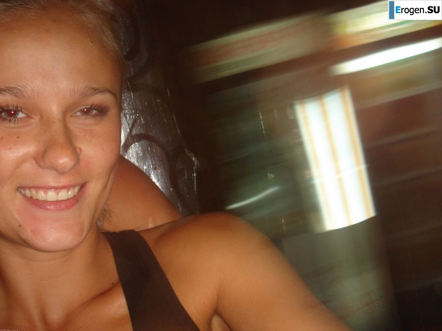 wedding and honeymoon of a blonde model. Photo 38