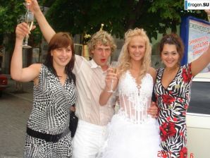 wedding and honeymoon of a blonde model. Thumb 10