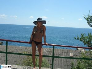 wedding and honeymoon of a blonde model. Thumb 17