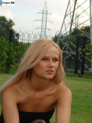 wedding and honeymoon of a blonde model. Thumb 5