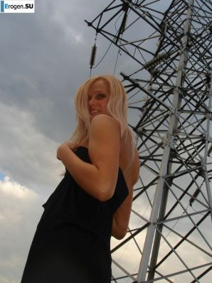 wedding and honeymoon of a blonde model. Thumb 6