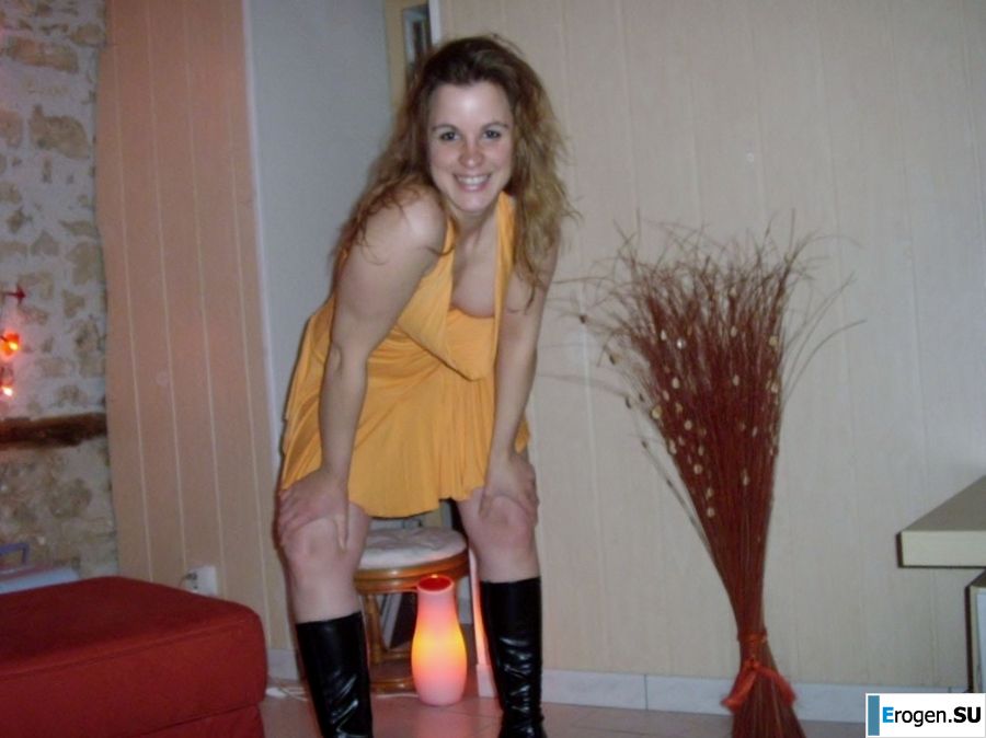 a magnificent girl undressed waiting for his cock. Photo 13