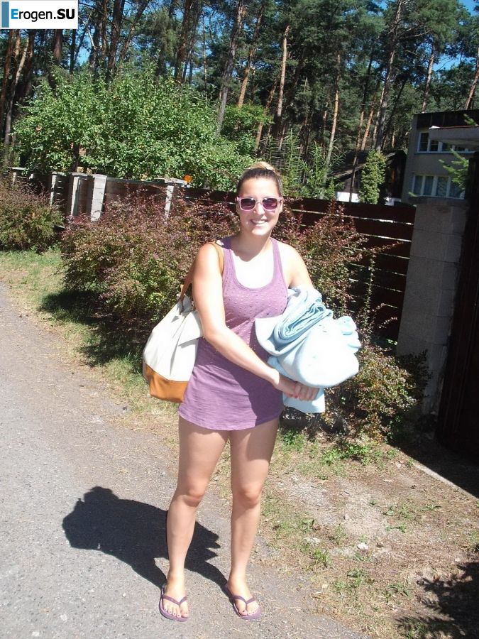 girlfriends and topless outdoor recreation. Photo 11