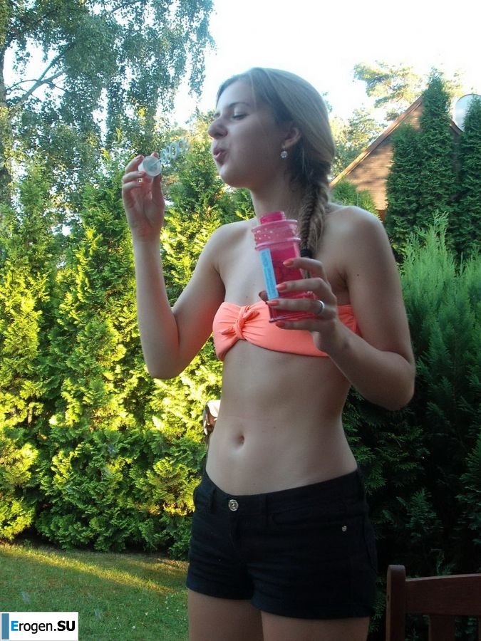 girlfriends and topless outdoor recreation. Photo 7