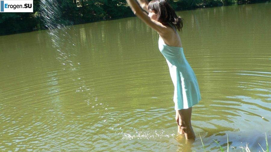 a peculiar tall girl with soft nipples. Photo 15