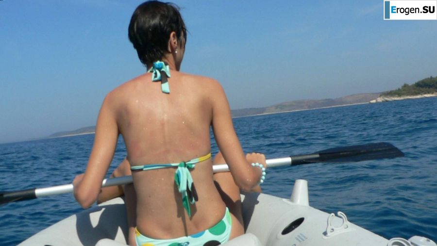 a peculiar tall girl with soft nipples. Photo 24