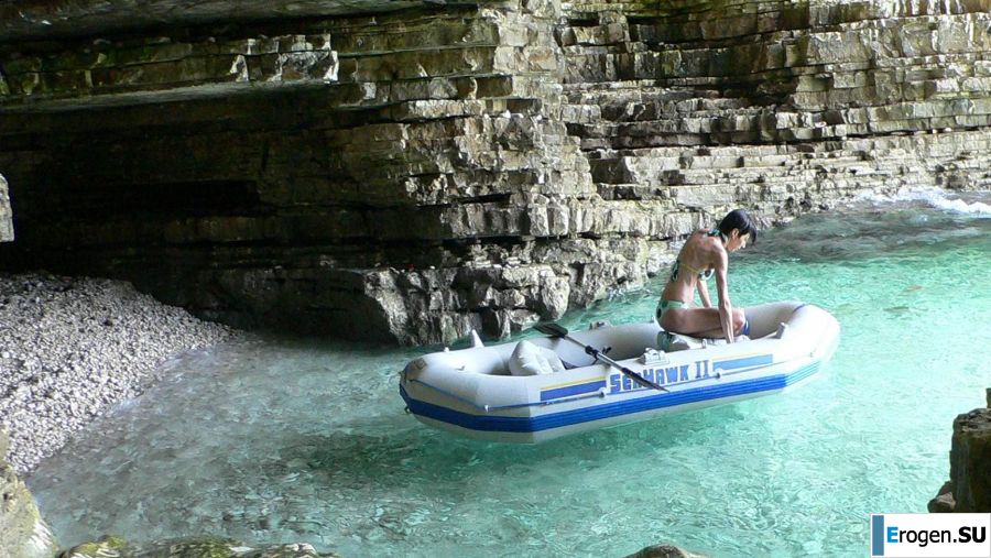 a peculiar tall girl with soft nipples. Photo 26