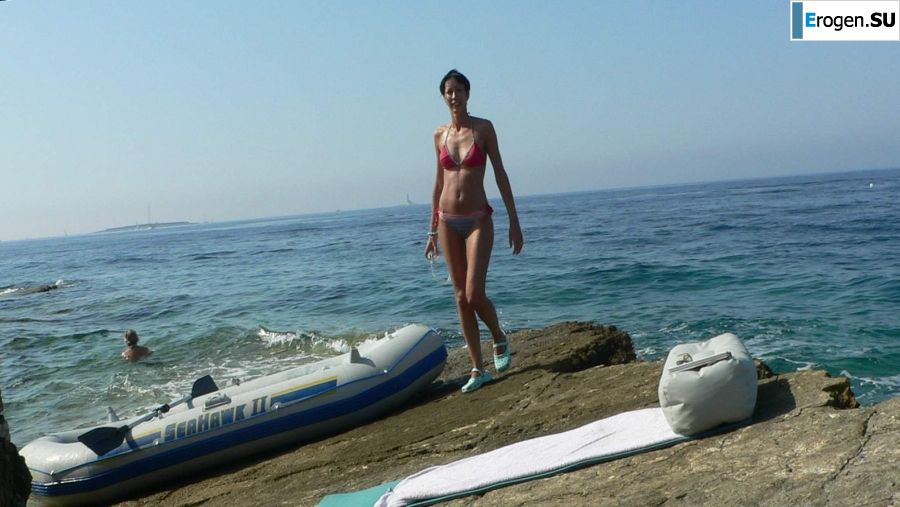 a peculiar tall girl with soft nipples. Photo 29