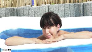 a peculiar tall girl with soft nipples. Thumb 14