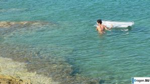 a peculiar tall girl with soft nipples. Thumb 21