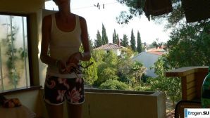 a peculiar tall girl with soft nipples. Thumb 22