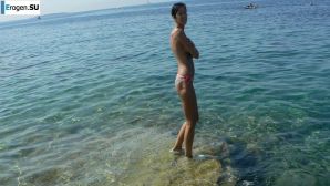 a peculiar tall girl with soft nipples. Thumb 31