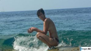 a peculiar tall girl with soft nipples. Thumb 38