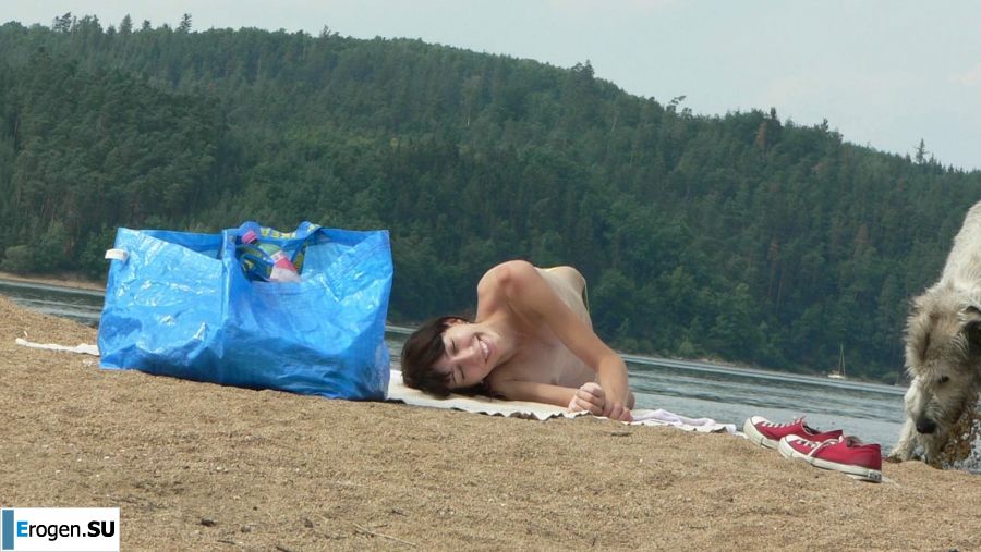 a peculiar tall girl with soft nipples. Part 2. Photo 14