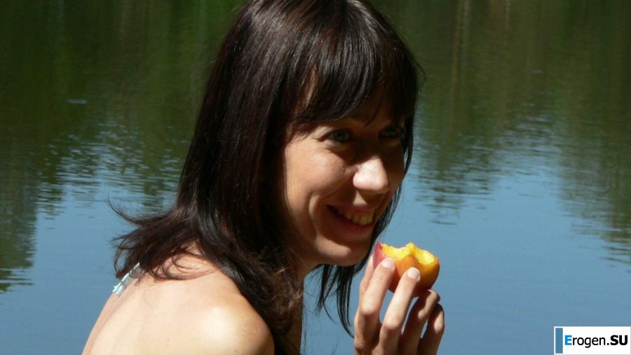 a peculiar tall girl with soft nipples. Part 2. Photo 15