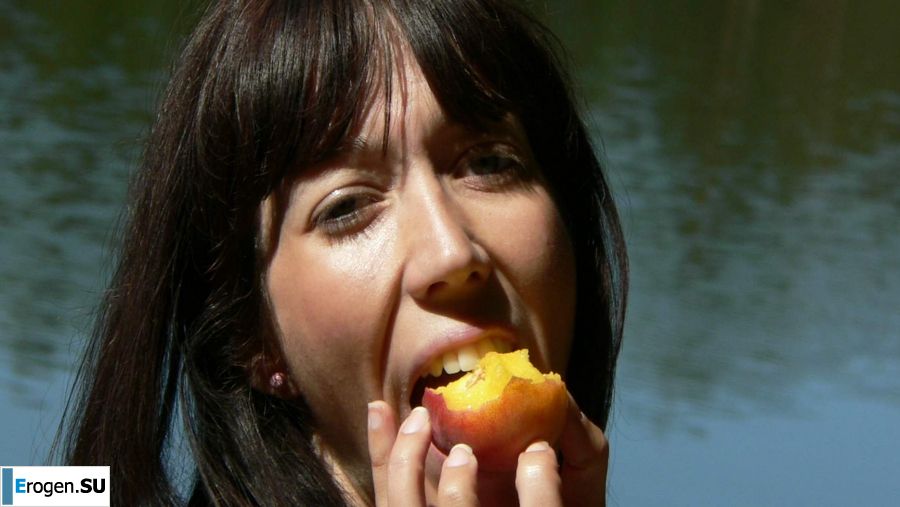 a peculiar tall girl with soft nipples. Part 2. Photo 17