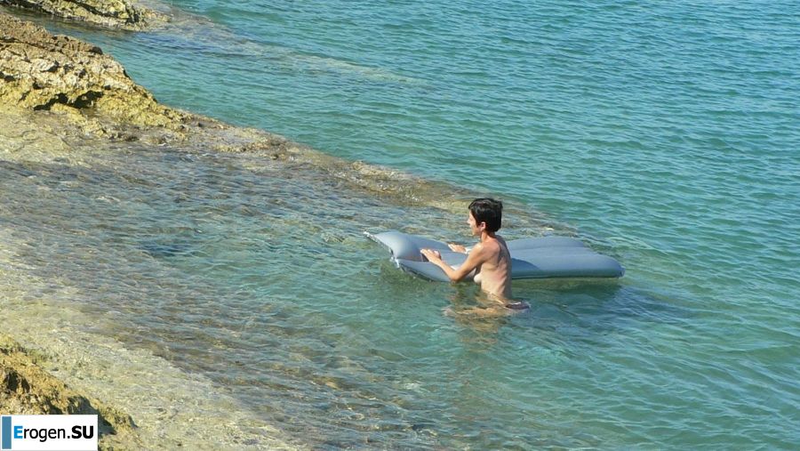 a peculiar tall girl with soft nipples. Part 2. Photo 27