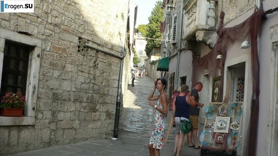 a peculiar tall girl with soft nipples. Part 2. Photo 40