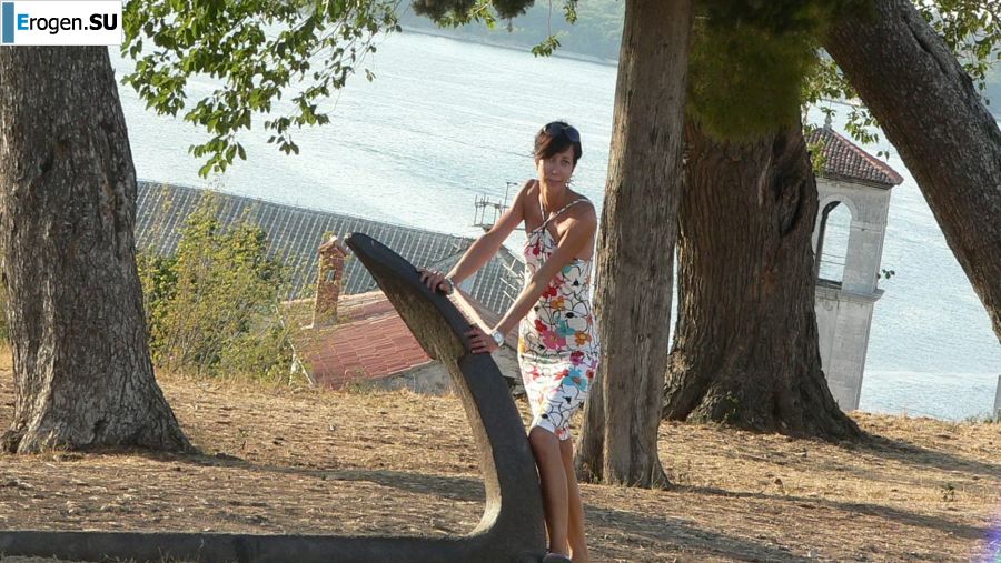 a peculiar tall girl with soft nipples. Part 2. Photo 41