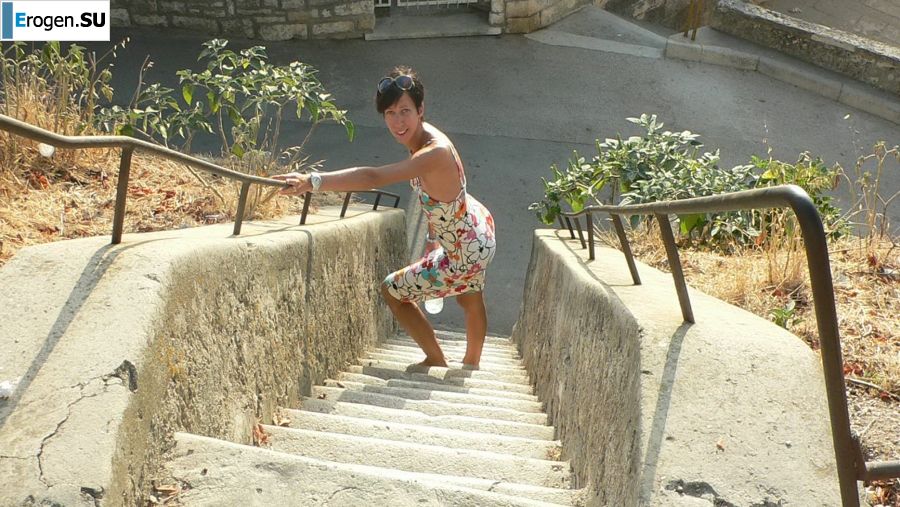 a peculiar tall girl with soft nipples. Part 2. Photo 42