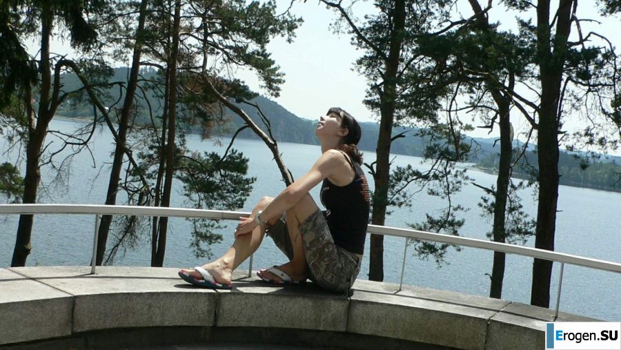 a peculiar tall girl with soft nipples. Part 2. Photo 7